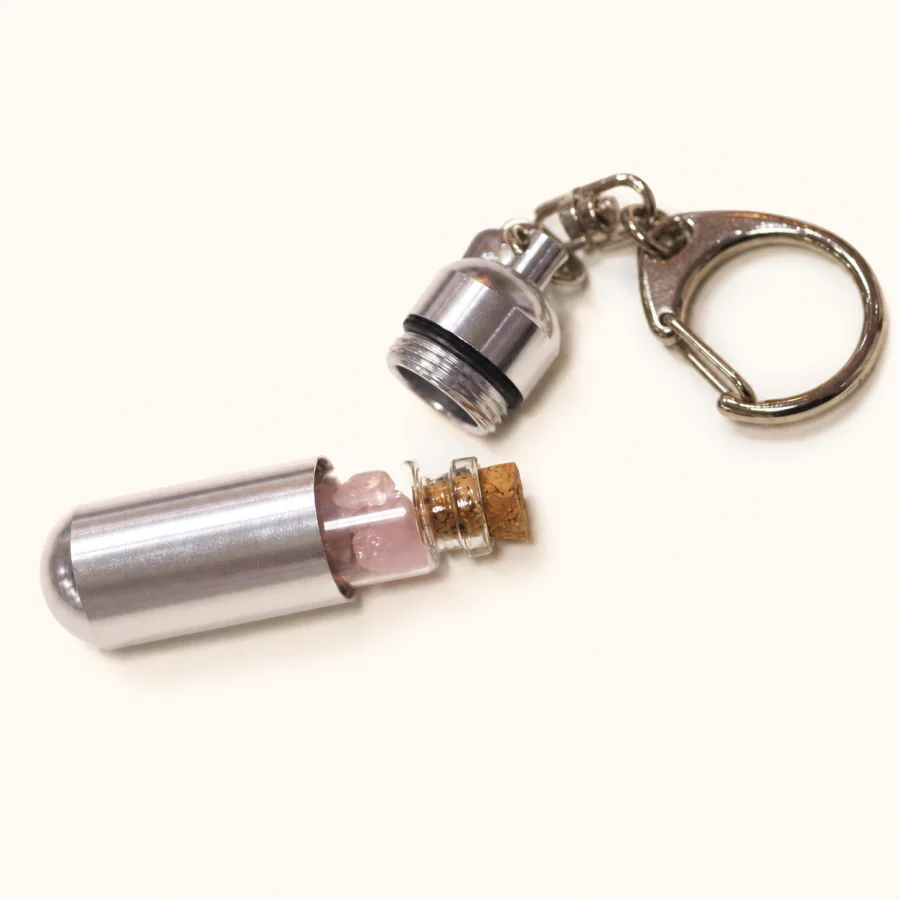 ガラス管入りの遺骨カプセル（中が見えるキーホルダー）